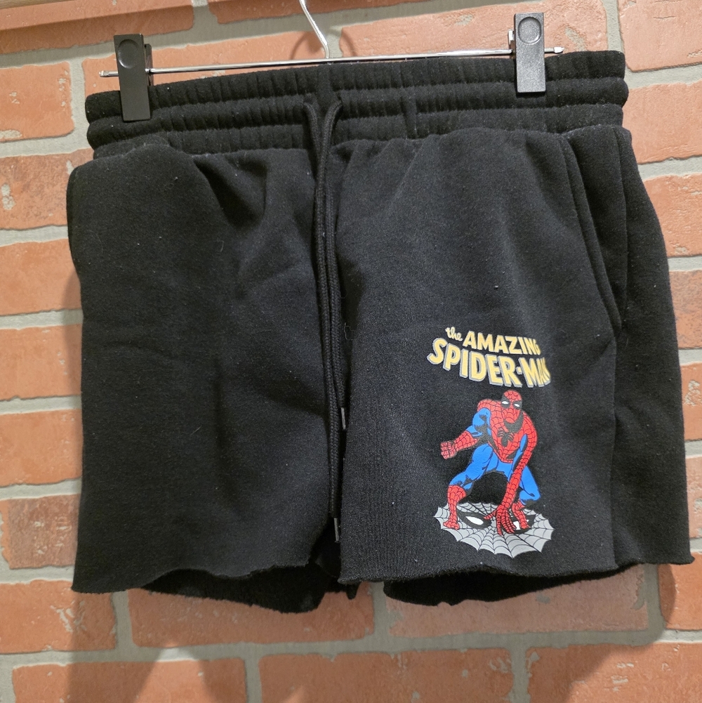 Marvel Spiderman Shorts Large.      Bin 8